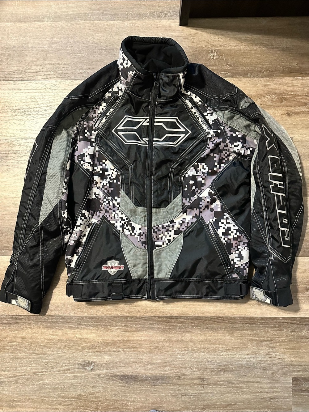 Castle X Men’s Snowmobile Jacket – Size Large – Camo/Black – Excellent Condition
